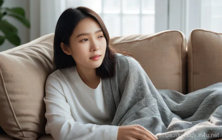 생리통 심한 이유와 진료 추천 병원 - **Prompt 1: "A young East Asian woman, mid-20s, with a gentle expression, is seated comfortably on a...